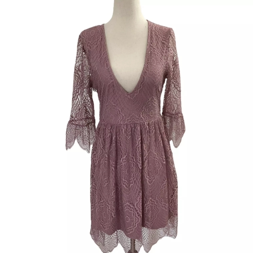 Express mauve lace deep V neck dress - Picture 4 of 7